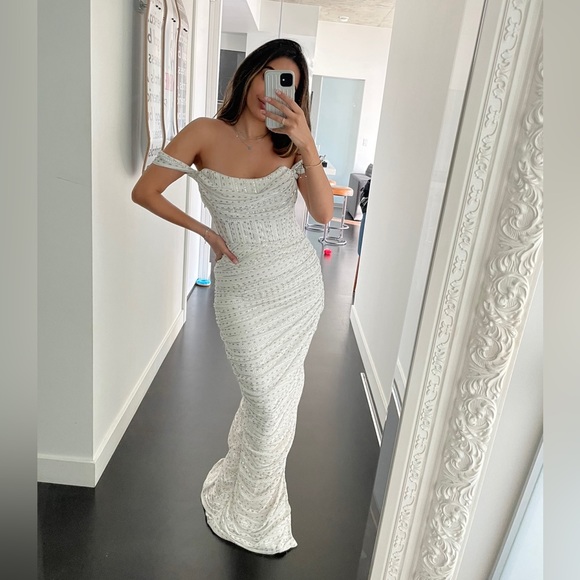 White Gown/Dress - Picture 2 of 5